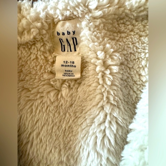 BabyGAP sherpa lined 
quilted jacket - Picture 2 of 3